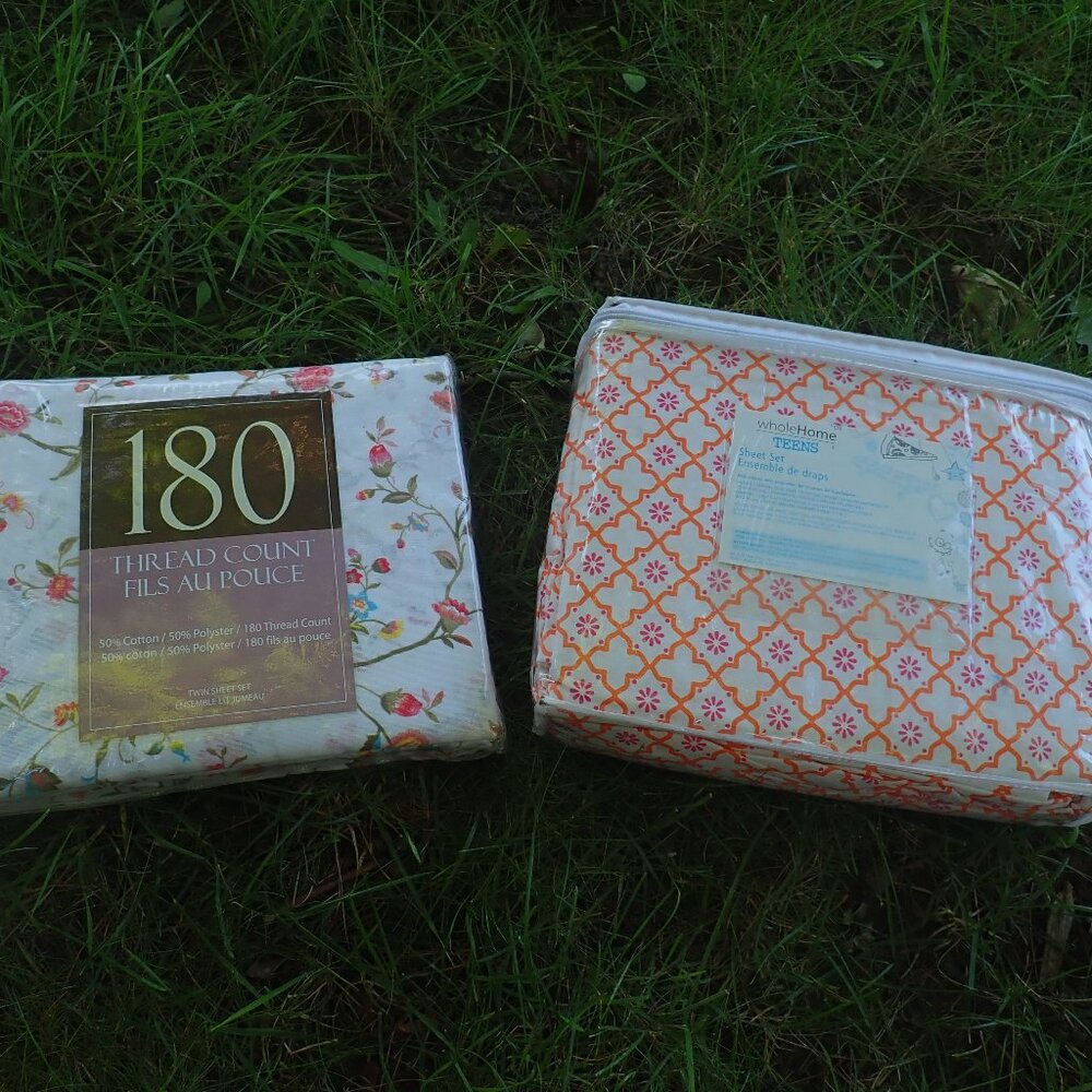 Canadiana - Vintage Zellers new Sheets for double/twin